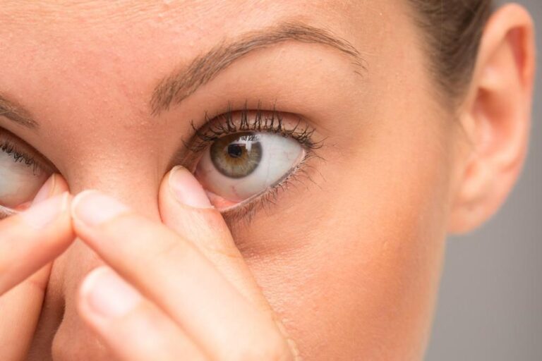 Signs Your Eyes Are Struggling
